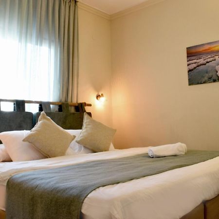 Hotel כפר נופש קלי"ה ים המלח Kalia Esterno foto