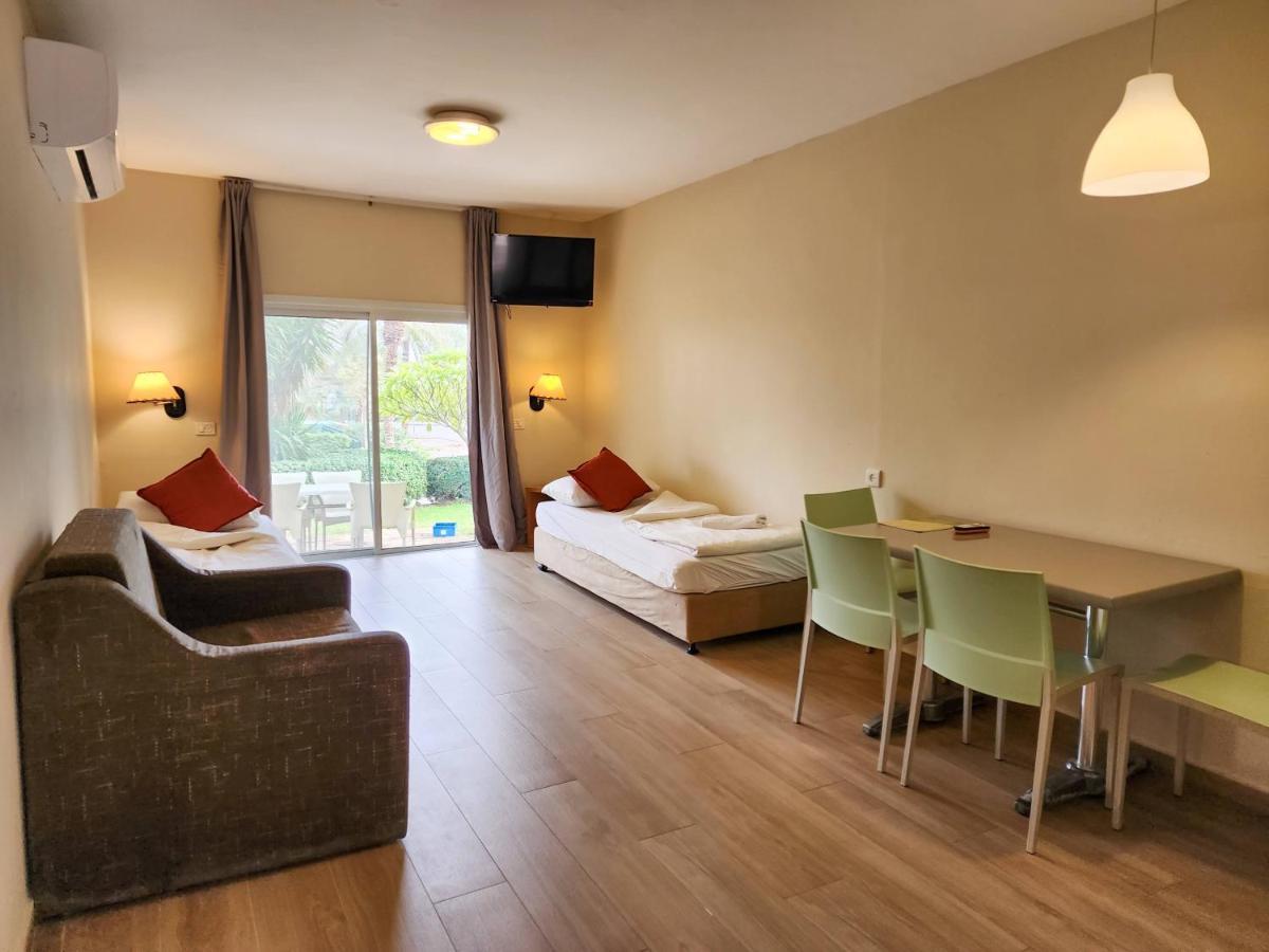 Hotel כפר נופש קלי"ה ים המלח Kalia Esterno foto
